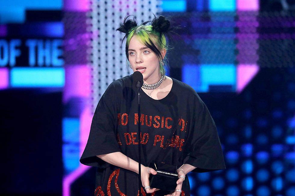 Billie Eilish's blue hair and outfit at the 2019 American Music Awards - wide 1