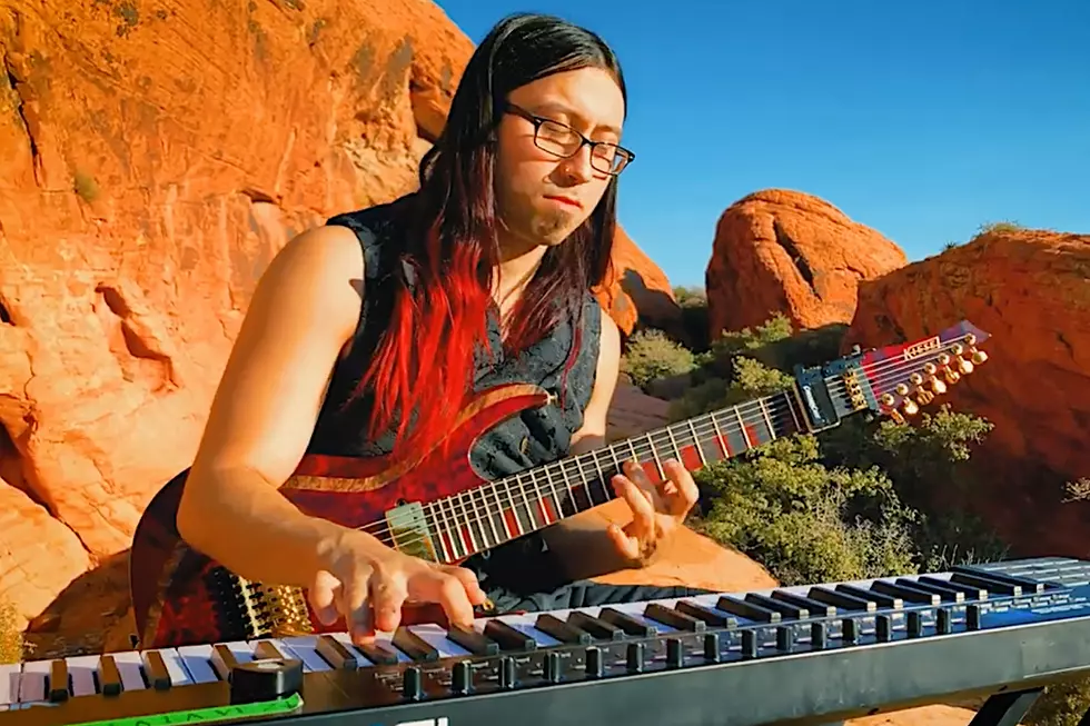 Musician Covers Aerosmith&#8217;s &#8216;Dream On&#8217; on Guitar + Keyboard at the Same Time
