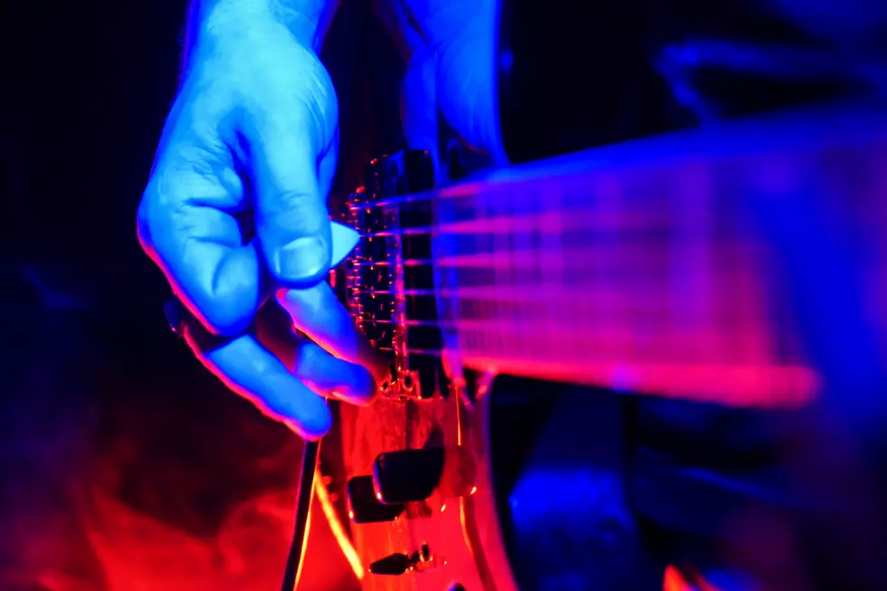 Watch This Guitarist Blast Through 50 Led Zeppelin Riffs in a Row