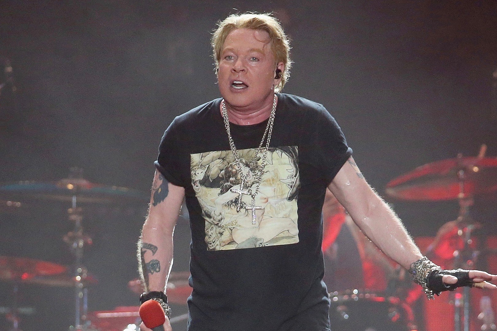 Axl Rose Guts Out GN'R's Wrigley Field Show Amidst Food Poisoning