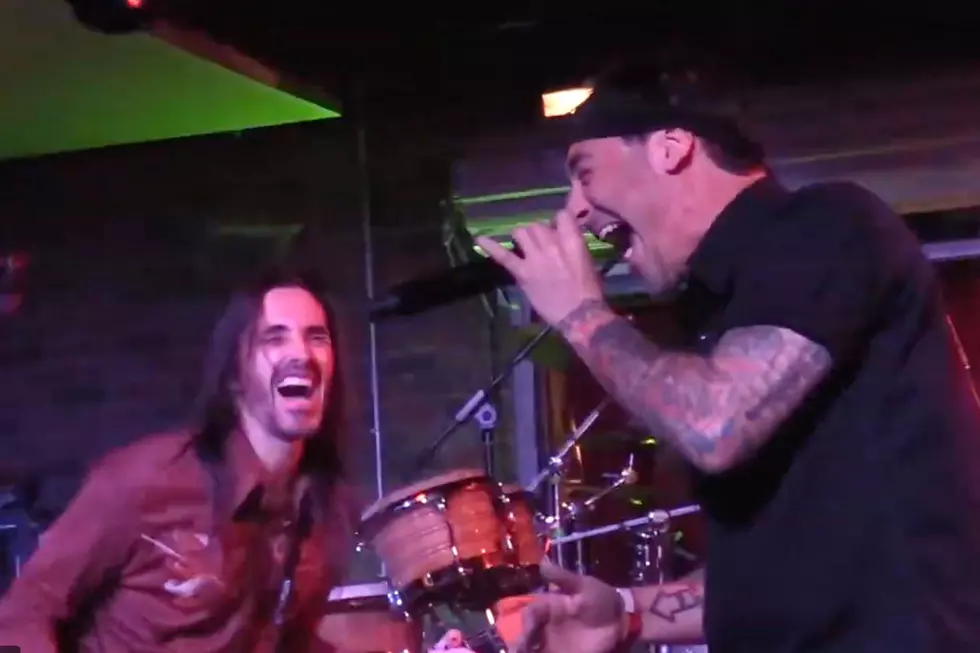 Watch Sully Erna + Nuno Bettencourt Cover Alice in Chains + Doobie Brothers