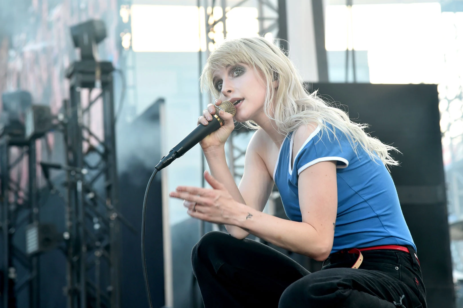Hayley Williams' Blue Hair and Blue Lips: How to Recreate Her Signature Look - wide 3