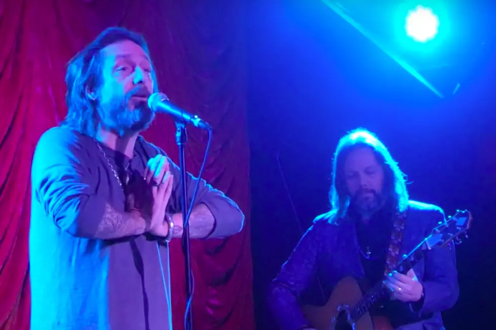 The Black Crowes' Singer Asks Noisy Crowd to 'Shut the F--k Up'