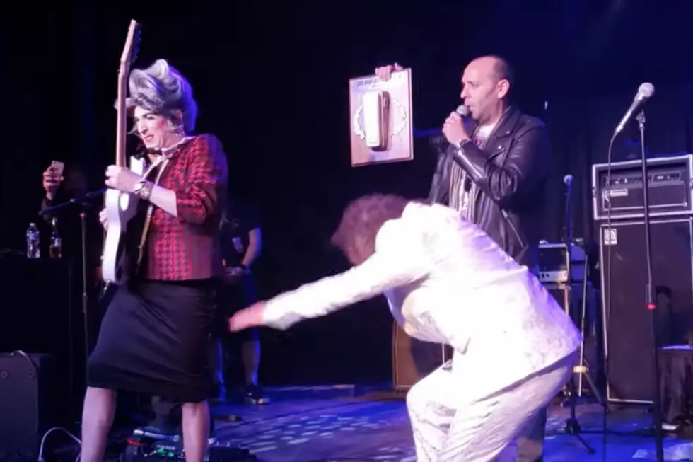 Kirk Hammett Defeated by Mrs. Smith in Wah-Wah Guitar Battle