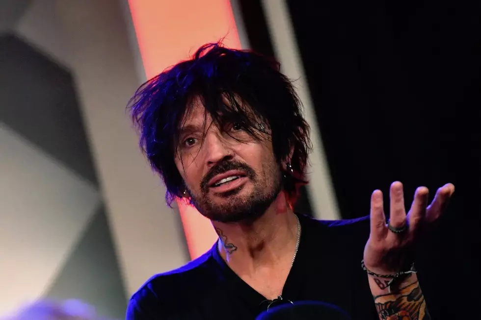 Motley Crue&#8217;s Tommy Lee: People Reselling Autographs &#8216;Can Go F&#8211;k&#8217; Themselves