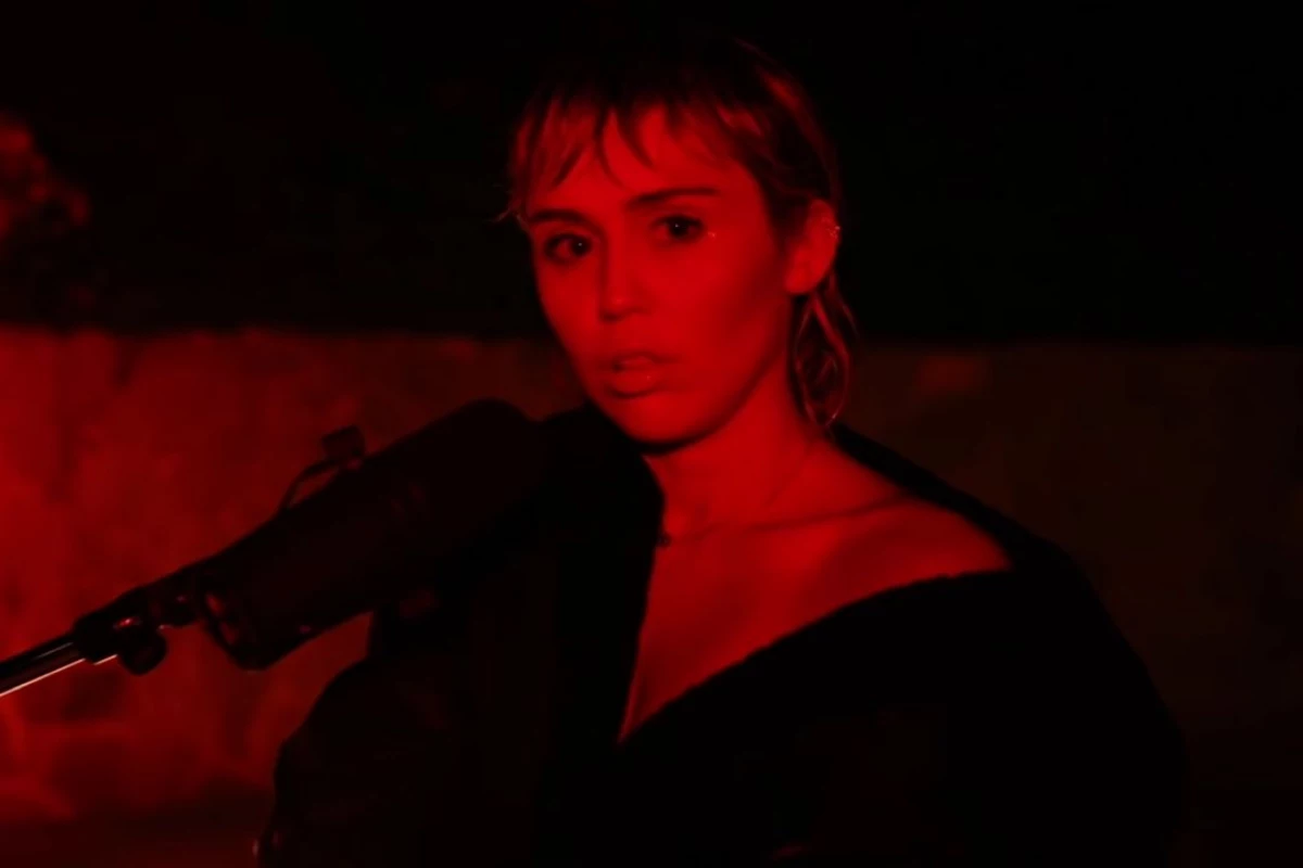 Watch Miley Cyrus Covers Pink Floyd S Wish You Were Here