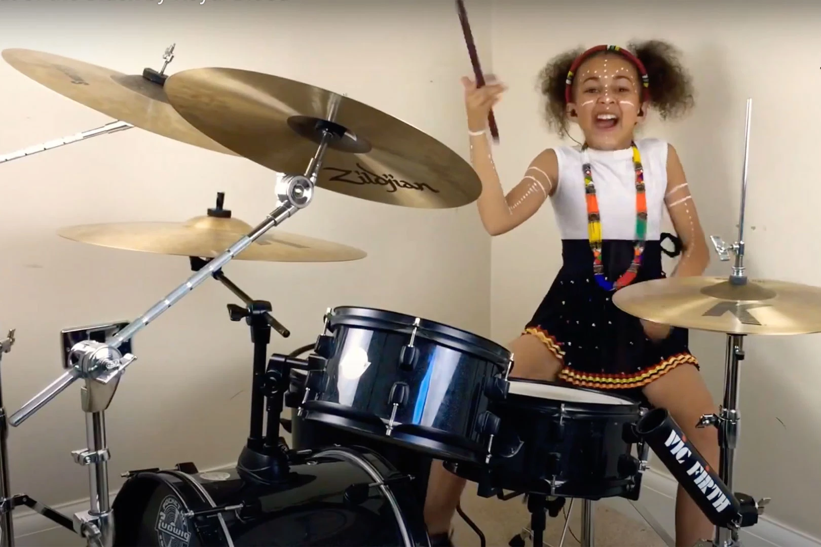 10-Year-Old Girl Drummer Crushes Royal Blood's 'Out of the Black'