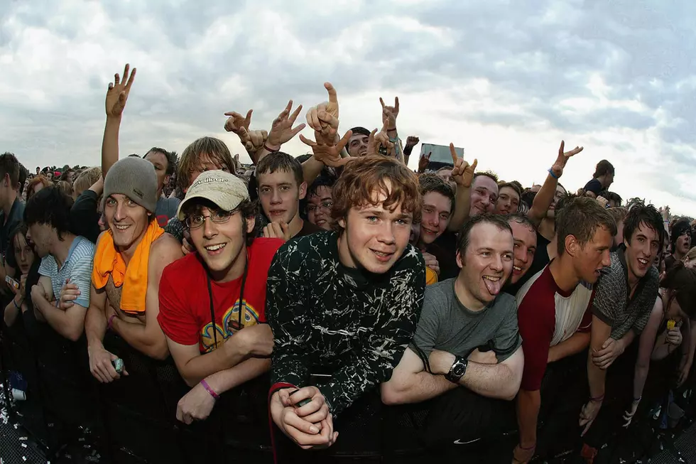 ’90s Festival Generator Will Consume Your Day With ’90s Concert Footage