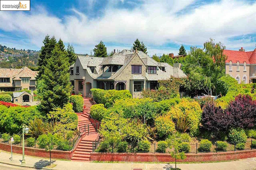 Photos: Green Day&#8217;s Billie Joe Armstrong Selling Former California Home for $7.25 Million