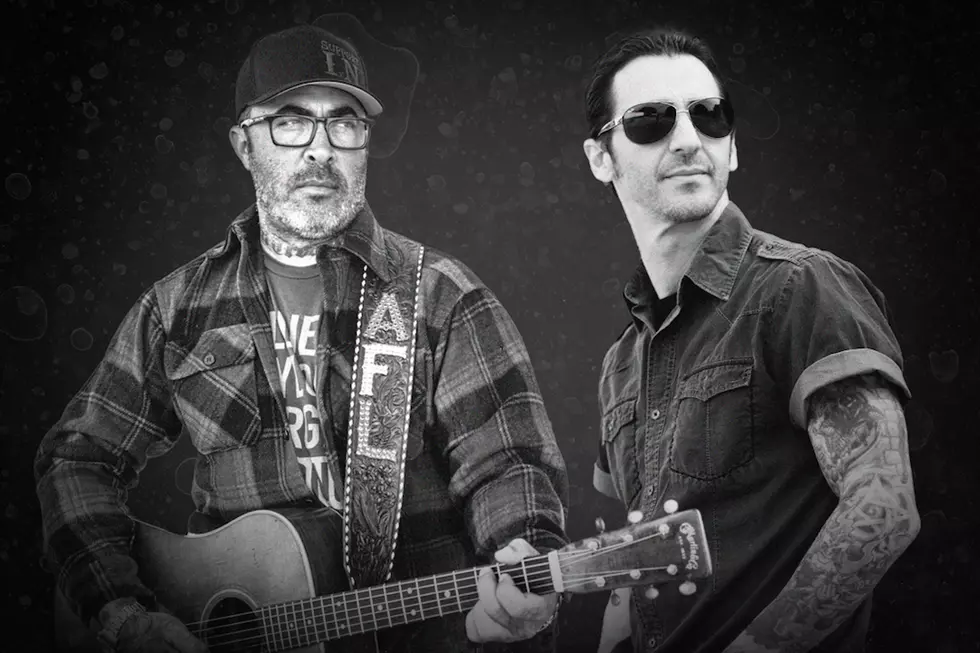 Staind&#8217;s Aaron Lewis + Godsmack&#8217;s Sully Erna Playing Unplugged Together on Drive-In Tour