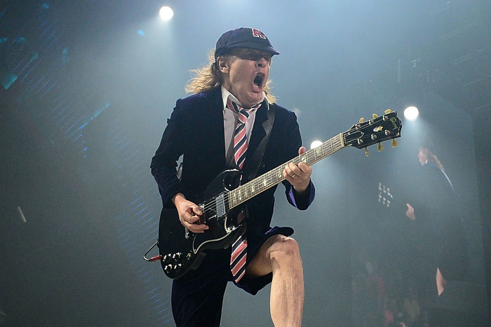 Unearthed Interview - How Angus Adopted AC/DC Schoolboy Image