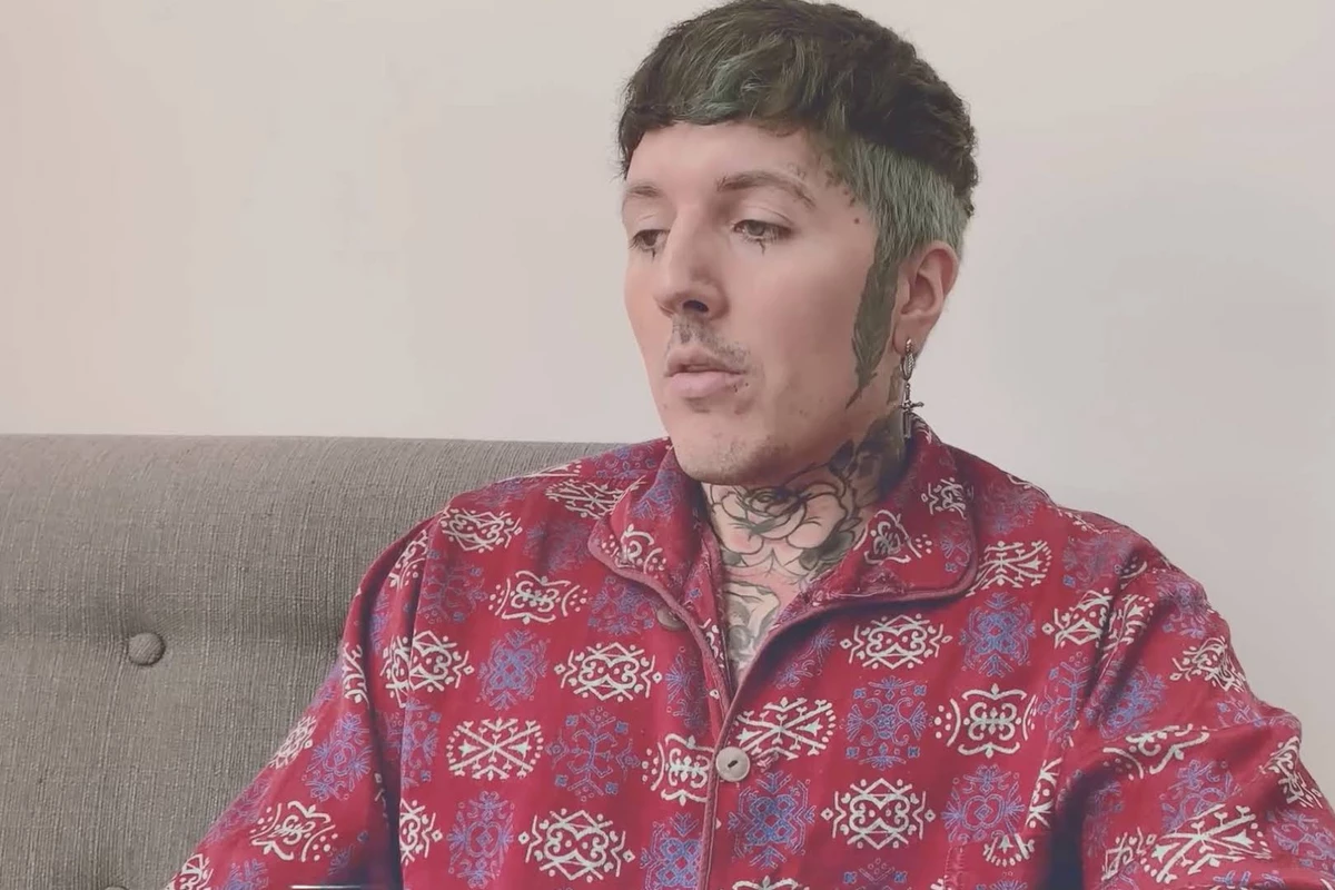 Children's author Oliver Sykes has replied to over 1,000 emails meant for  Bring Me The Horizon's lead vocalist
