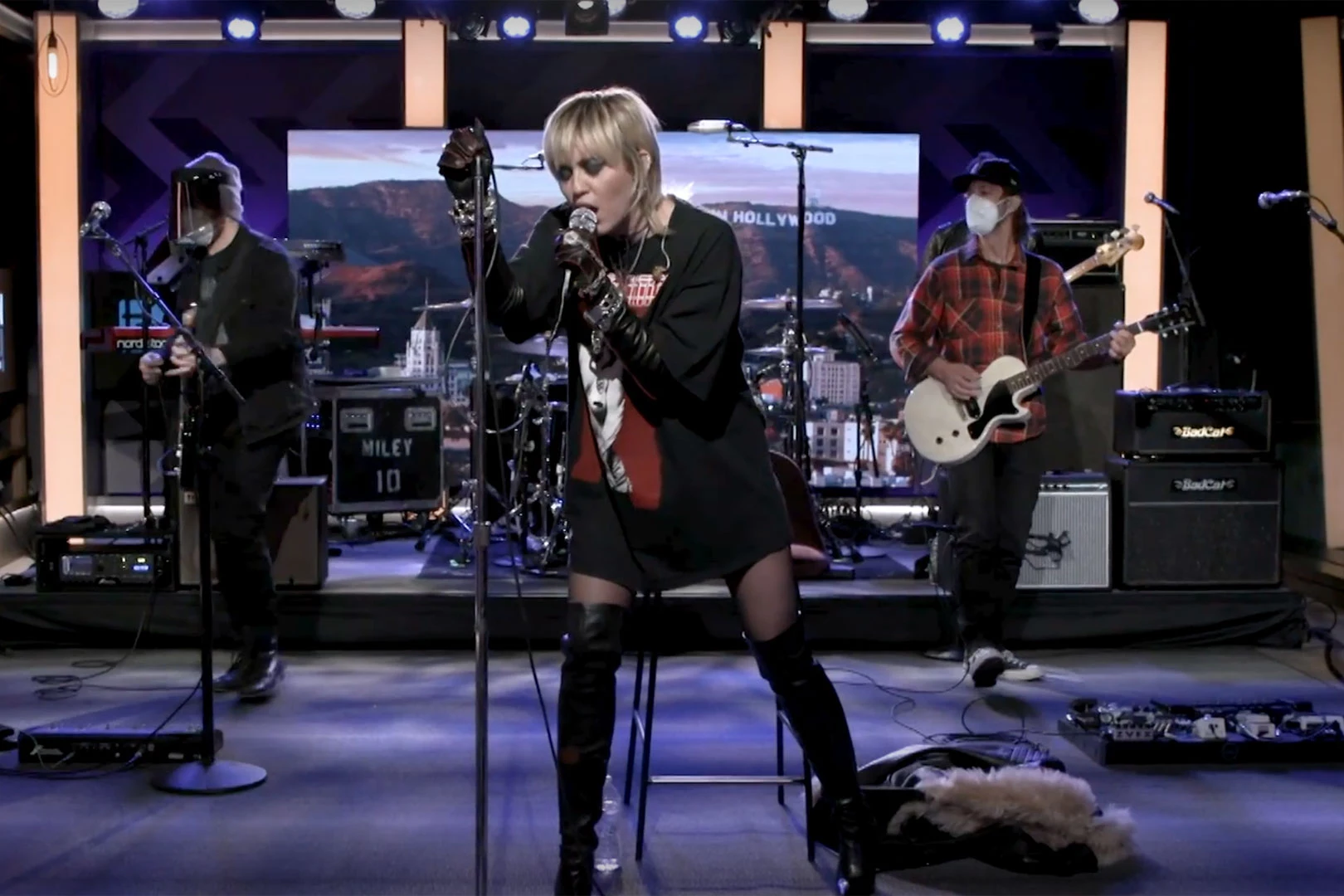 Miley Cyrus Covers Hole's 'Doll Parts' on 'Howard Stern Show'