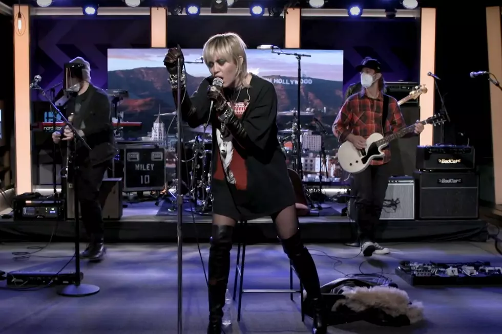 Miley Cyrus Covers Hole&#8217;s &#8216;Doll Parts&#8217; on &#8216;Howard Stern Show&#8217;