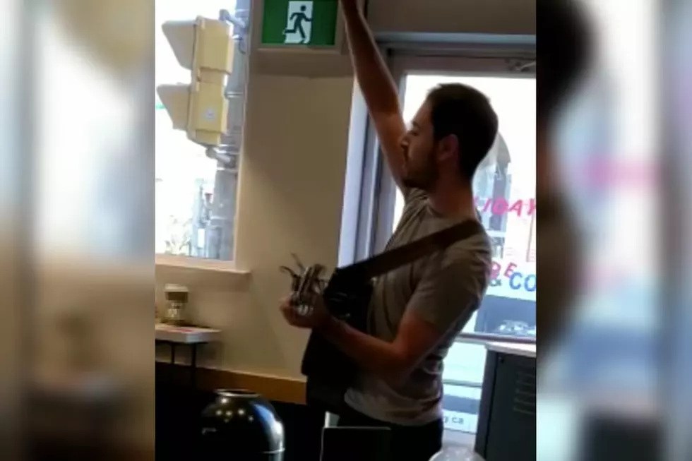 Guitar-Wielding Barista Sings &#8216;F&#8211;k This I Quit&#8217; Song to His Starbucks Manager