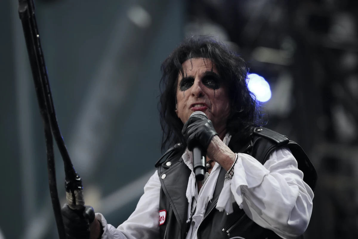 Watch Alice Cooper Sing Song for '70s Musician's Son With Cancer