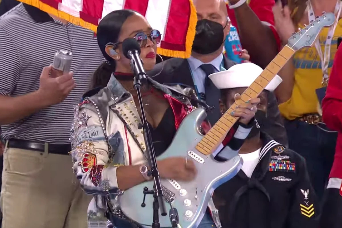 H.E.R. Shreds an Inspiring Guitar Solo at Super Bowl LV