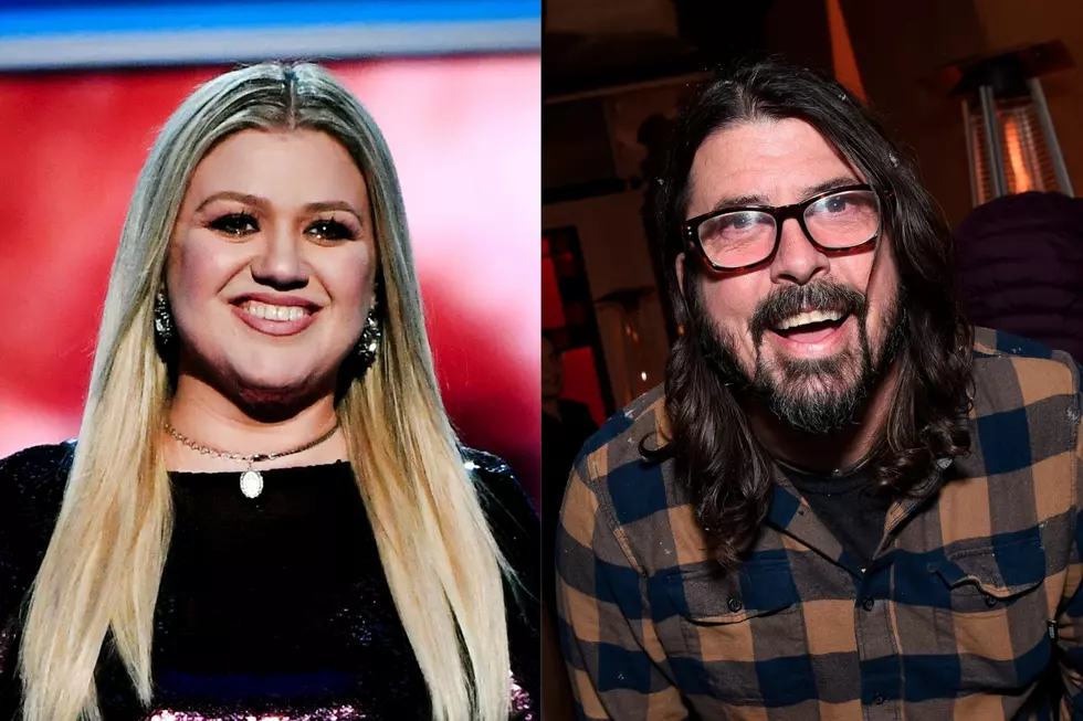 Watch: Kelly Clarkson Covers Foo Fighters&#8217; &#8216;Times Like These&#8217; With Powerhouse Vocals