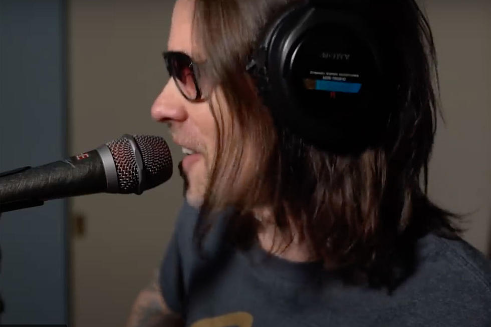 Myles Kennedy Shows Soulful Side on Earth, Wind &#038; Fire Cover