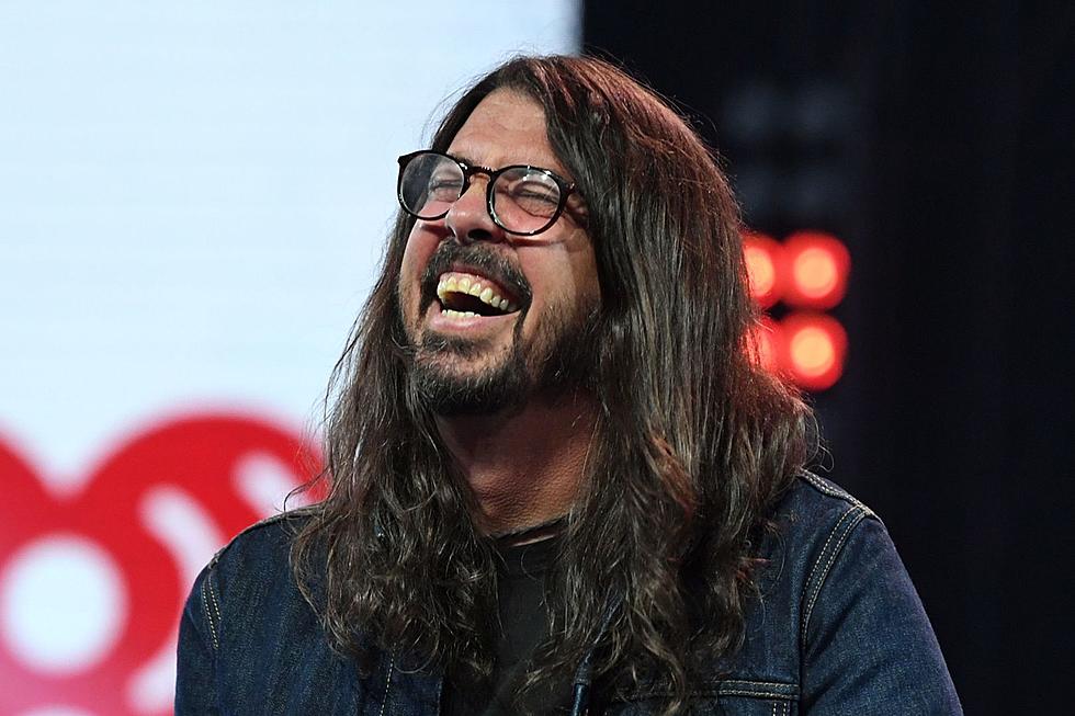 Dave Grohl’s Memoir Debuts at No. 1 on New York Times Best Sellers List