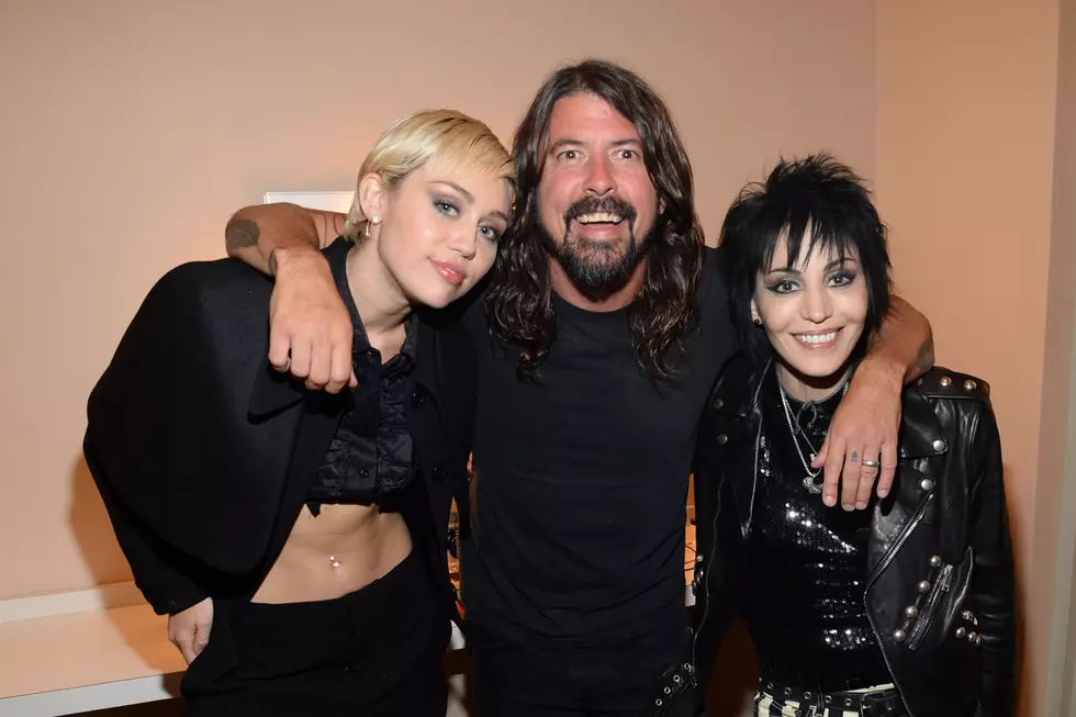 Dave Grohl Recalls Getting Stoned With Joan Jett + Miley Cyrus