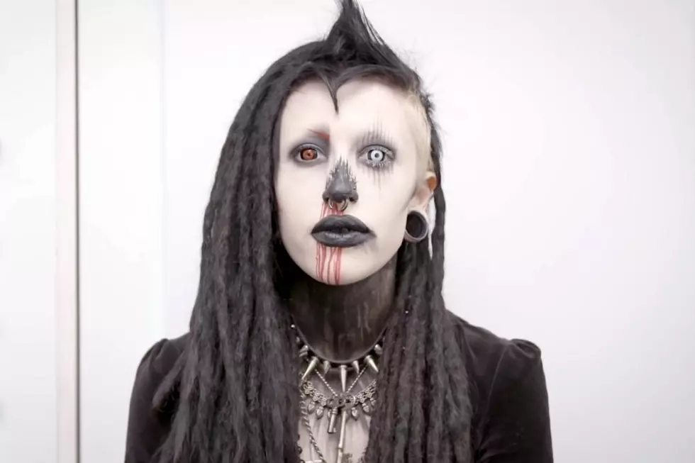 goth make-up, make-up and false piercing application for I…