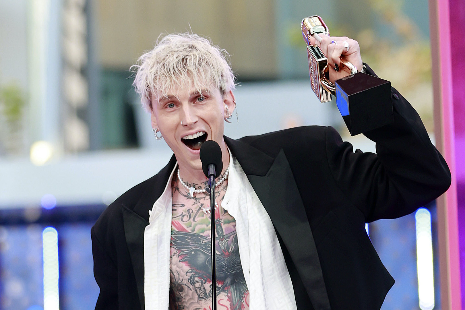 Machine Gun Kelly from Pop-Punk to 'PRESSURE' with rap track