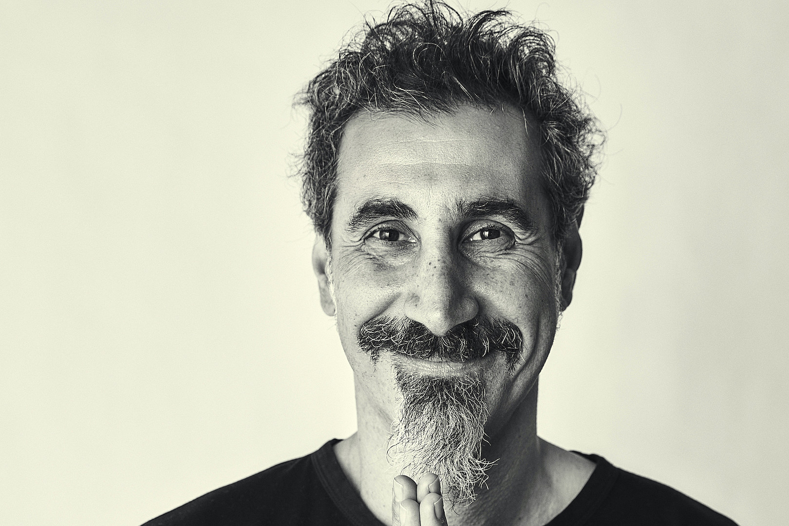 Serj Tankian - Pretending that we live doesn't make us alive