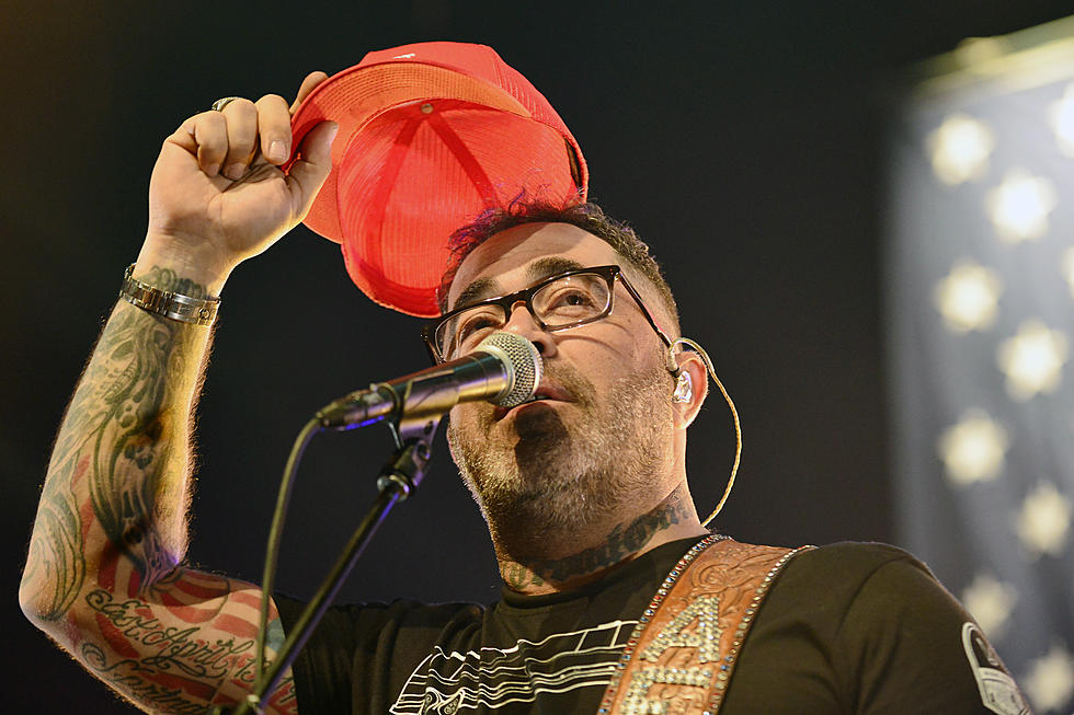 Aaron Lewis Repeats Conservative Conspiracy Theories at Concert