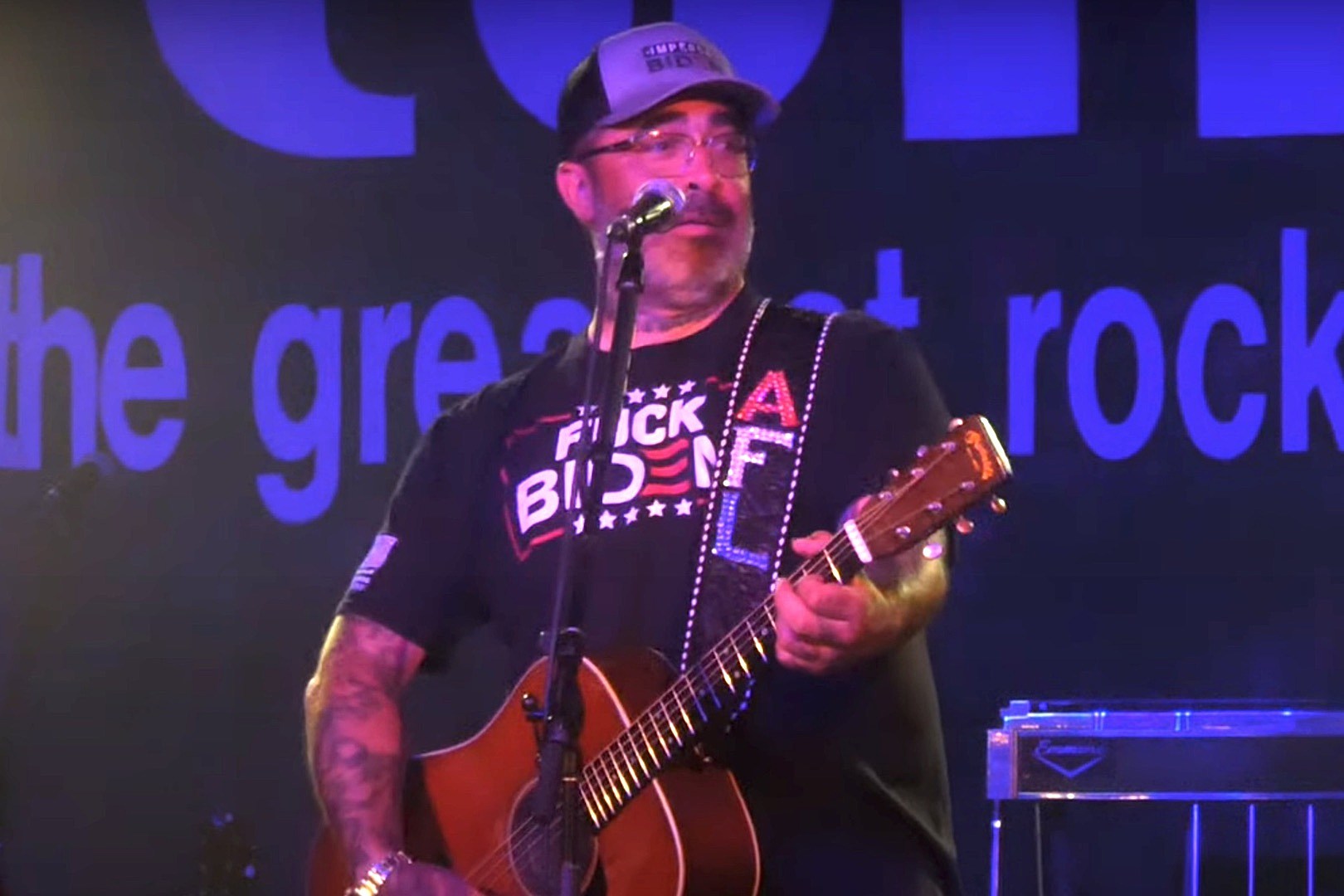 AARON LEWIS Sings 'Let's Go, Brandon', Says 'We Can Make America Great  Again' In New Song 'Let's Go Fishin'' 