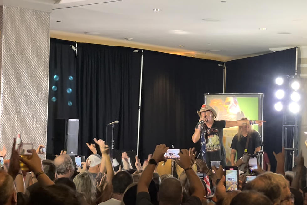 Poison&#8217;s Bret Michaels Played a Show at a Hotel Lobby in Florida
