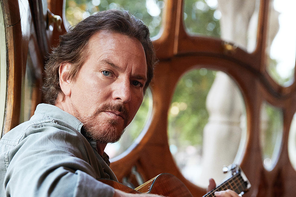 Pearl Jam’s Eddie Vedder Debuts ‘Long Way’ Song Off New Solo Album ‘Earthling’