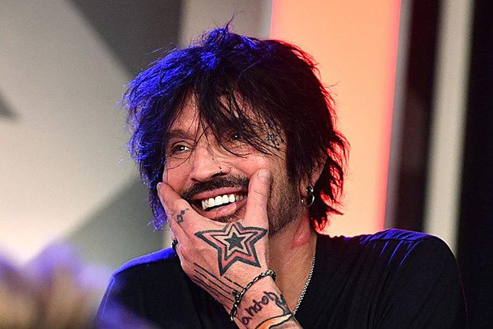 Tommy Lee Announces He’s Joined OnlyFans By Mooning Crowd At Stadium Tour Finale