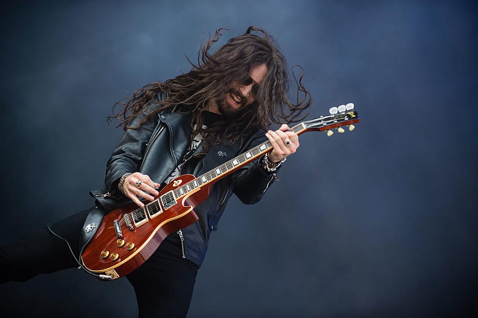 Slash Guitarist Frank Sidoris and Wife Involved in Car Crash