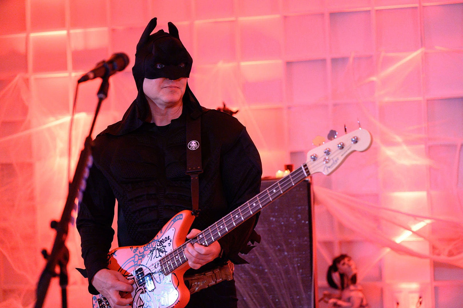 Hoppus’ First Post-Cancer Performance at Barker’s Halloween Show