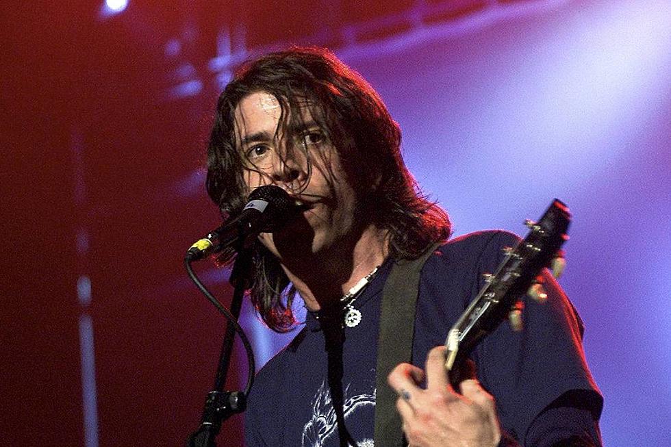 What Is Dave Grohl Whispering in Foo Fighters&#8217; &#8216;Everlong&#8217;?