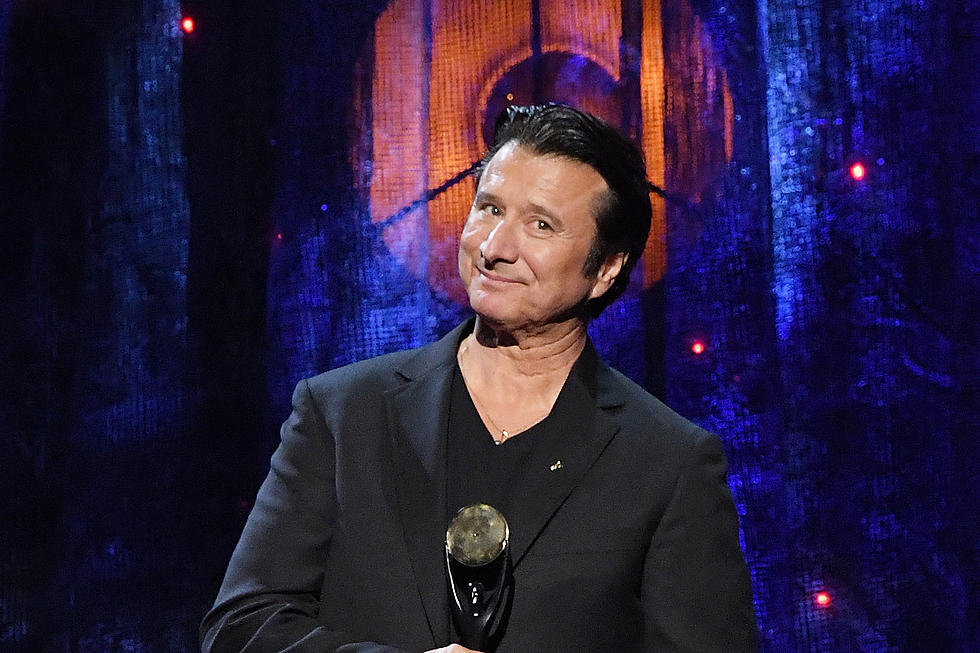 Steve Perry Reveals Visualizer for &#8216;What Are You Doing New Year&#8217;s Eve?&#8217;