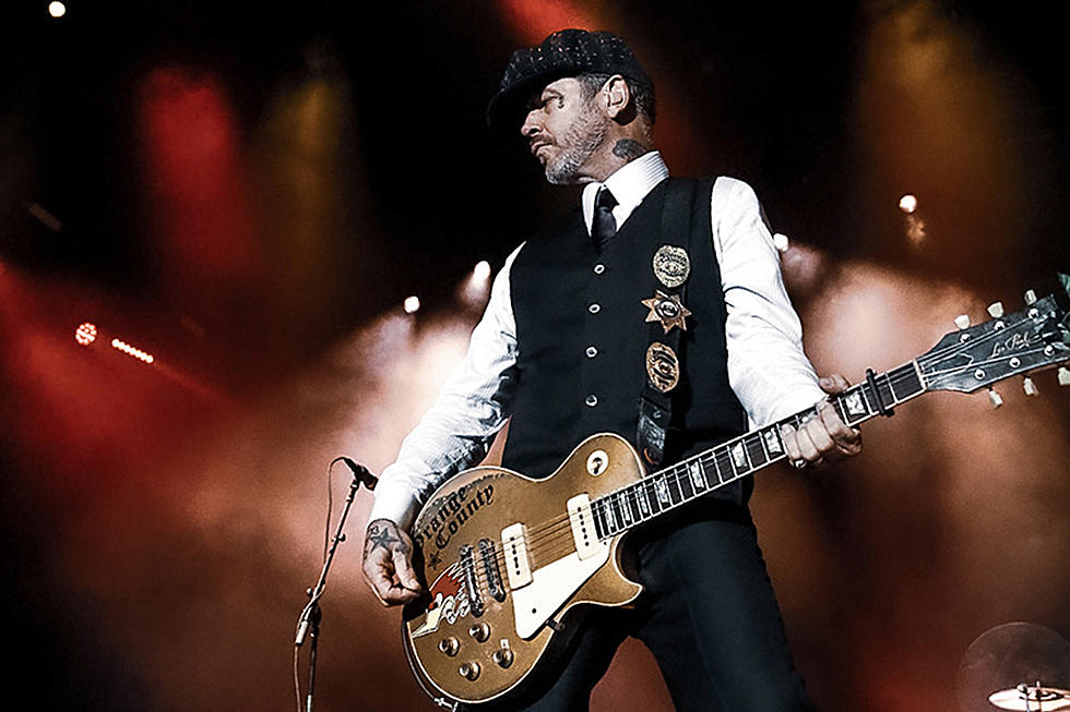 Mike Ness Teams With Gibson for Limited Edition 1976 Les Paul Deluxe Guitar