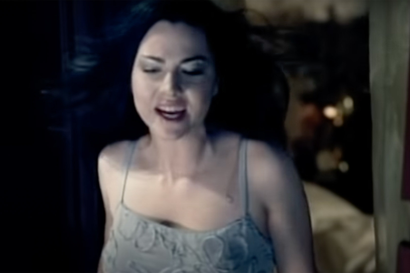 Amy Lee Fucking Girls - Evanescence's 'Bring Me to Life' Video Passes 1 Billion YouTube