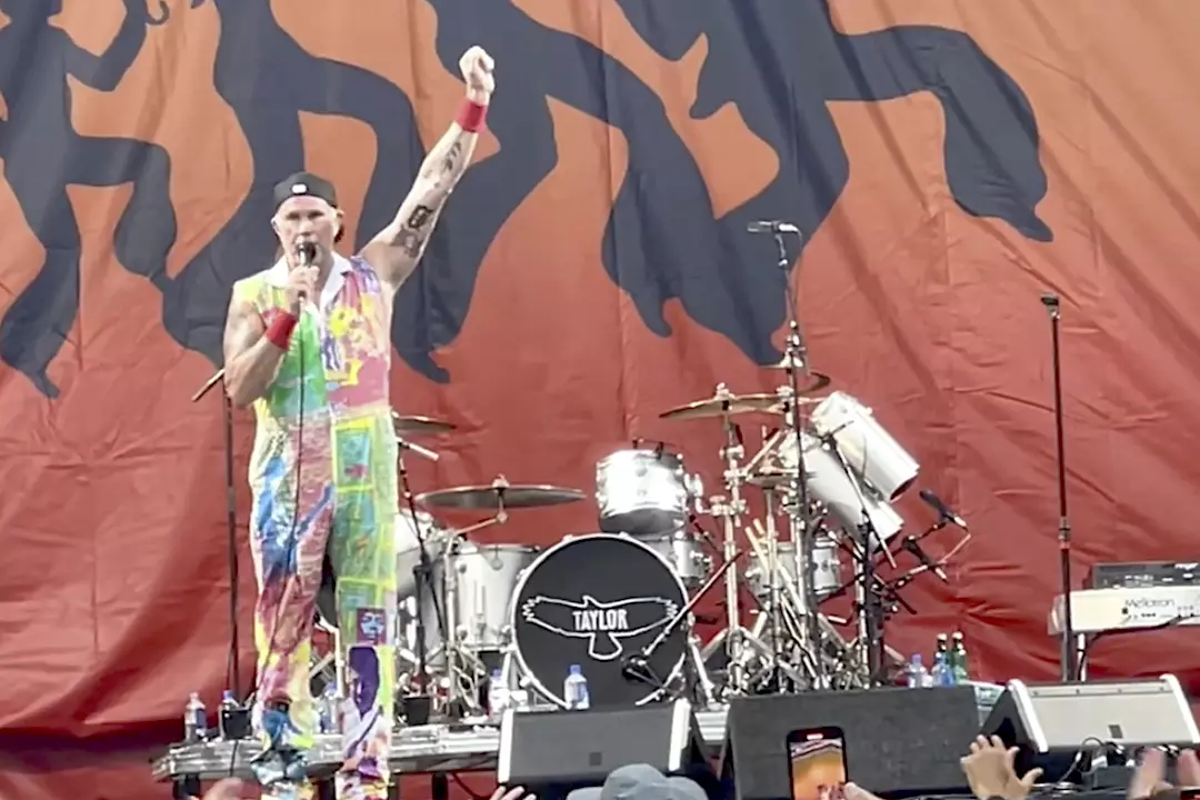 See Red Hot Chili Peppers' Fest Tribute Speech to Taylor Hawkins