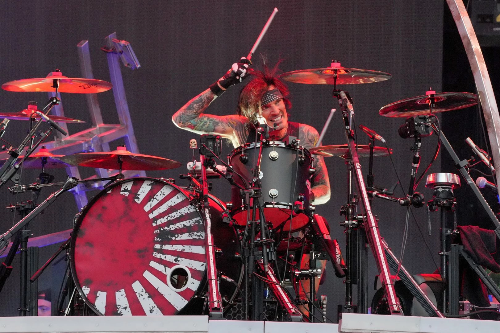 Introducir 81+ imagen tommy lee on drums