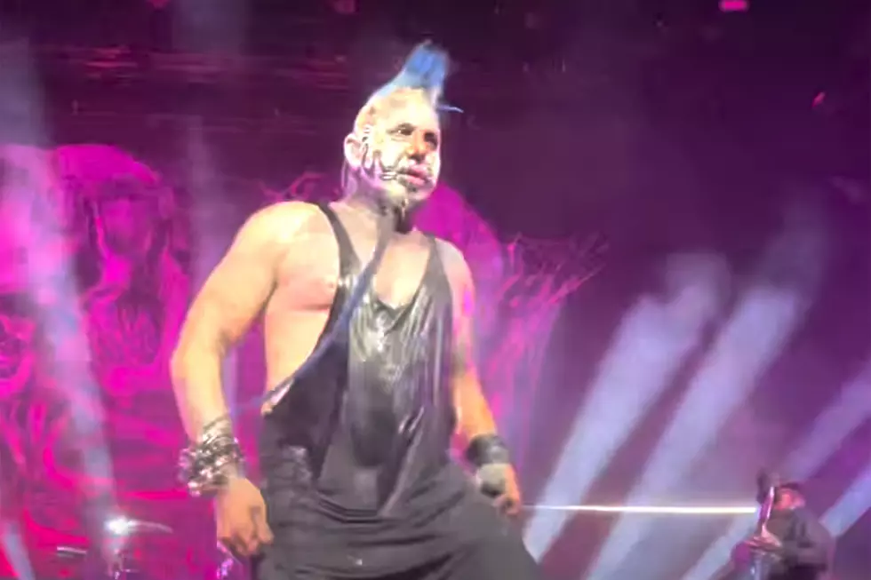 Mudvayne&#8217;s Chad Gray &#8216;Still Hurting&#8217; After &#8216;F&#8212;ing Brutal&#8217; Fall Off Stage