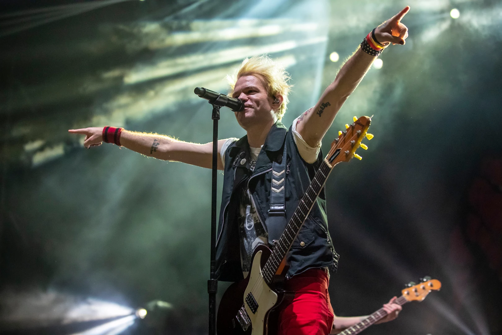 Deryck Whibley Discharged From Hospital After Pneumonia Treatment