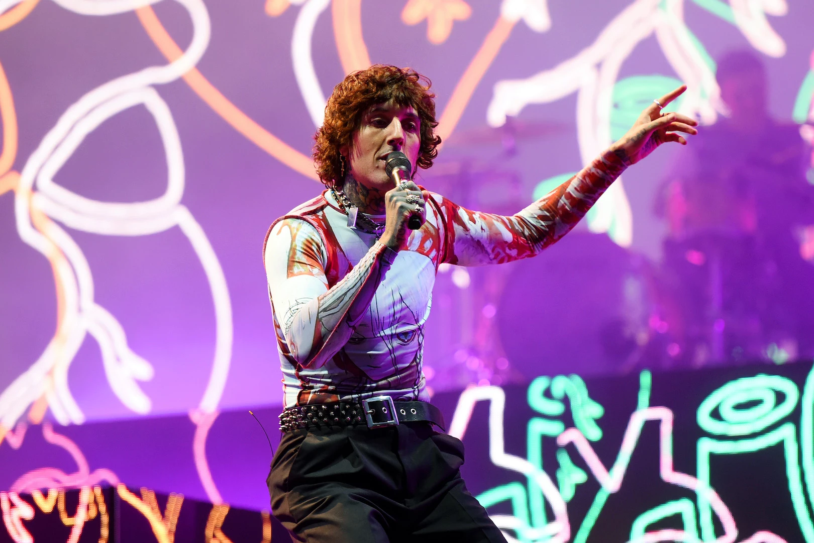 Bring Me The Horizon frontman Oli Sykes attacked onstage in Salt Lake City  – video