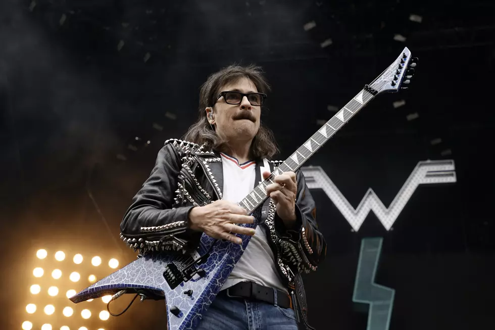 Fan Honors Weezer With Roadside Billboard, Band Responds With Its Own