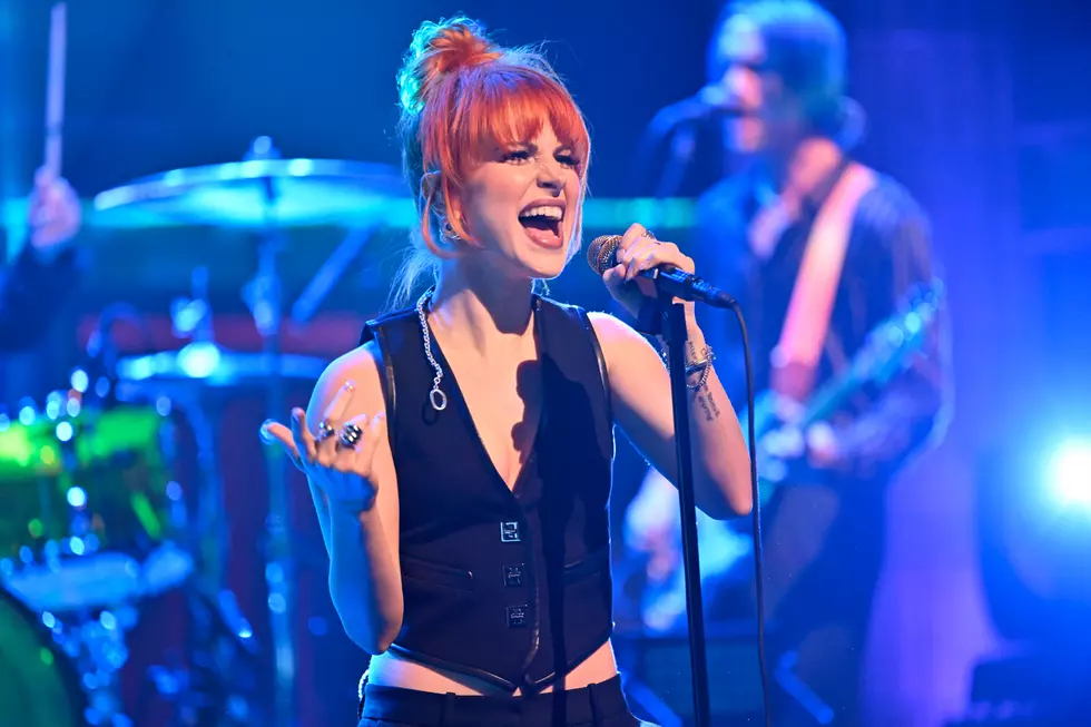 Sexist Comments Are Why Hayley Williams Won't Play Guitar Live