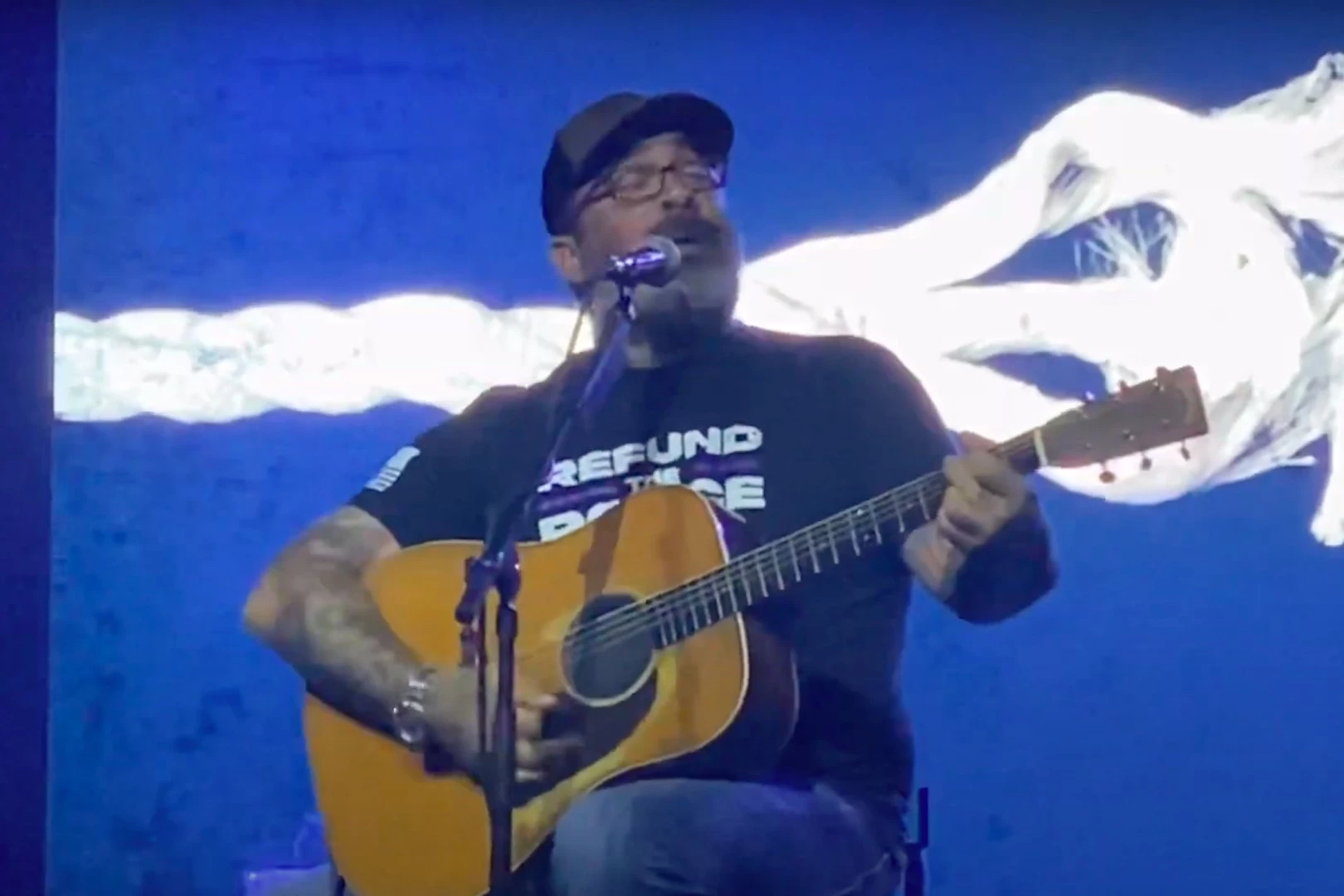 Watch Aaron Lewis Perform New Right-Wing Song 'Let's Go Fishin