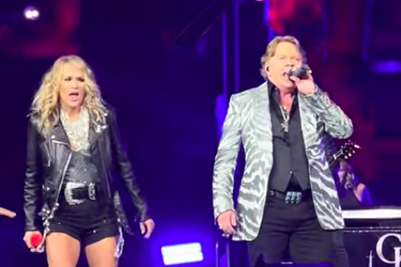 Axl Rose Sings 'Welcome To The Jungle' Live With Carrie Underwood