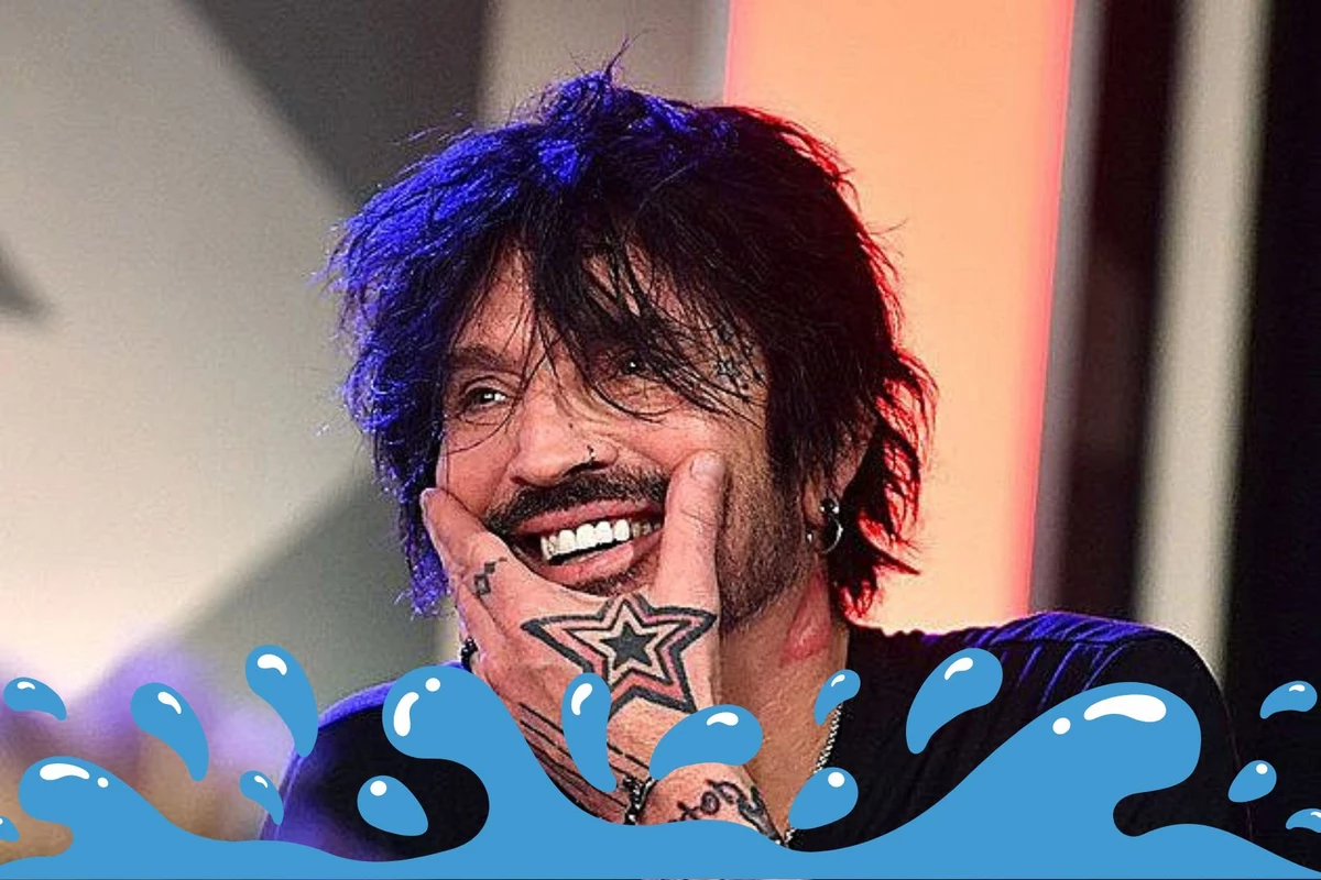 Tommy Lee Drums in Middle of Fountain During Mötley Crüe’s