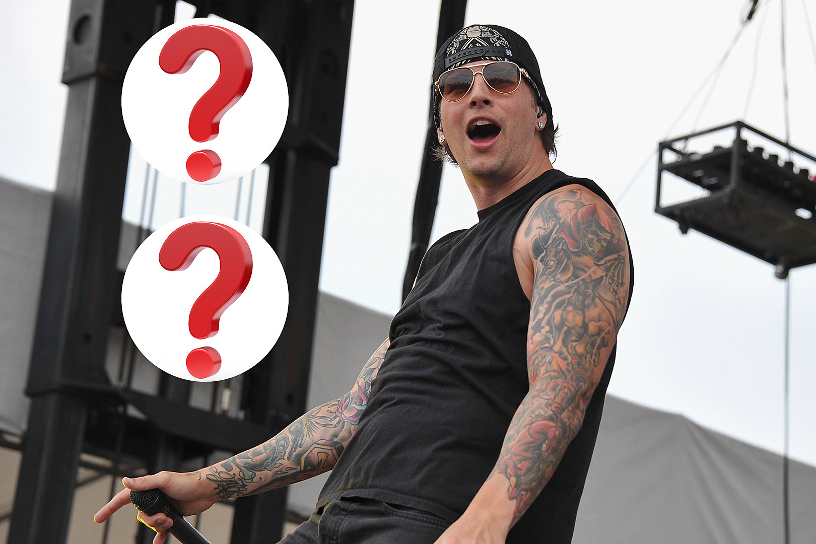 M Shadows FMX 94 5   Attachment Avenged Sevenfold M Shadows Question Marks 